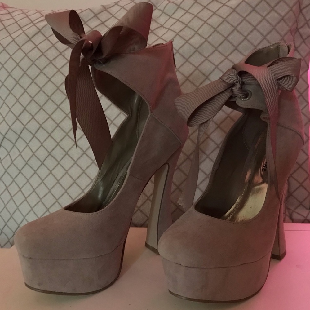Calling all Shoe Lovers!!